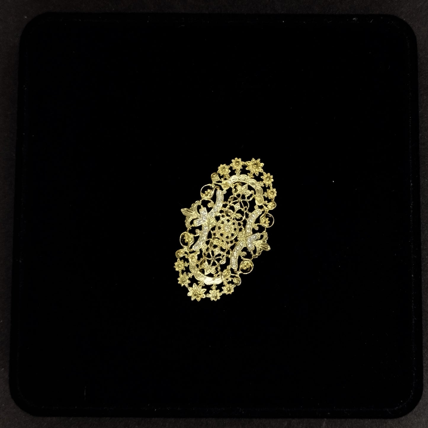 Broche Dorado - D008